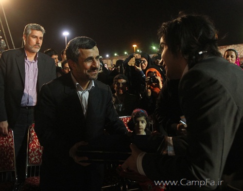 هدیه احمدی نژاد به خواننده مشهور پاپ ، محسن یگانه (+عکس) www.campfa.ir