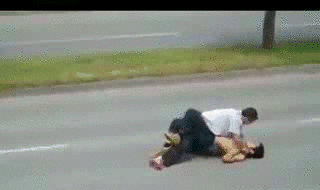 مادری که دوست پسرش را با لگد میزند! www.campfa.ir